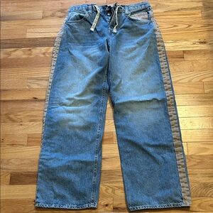 Free People We The Free Zambi Slouchy Jeans.
Sold out. Size 28. Safari color